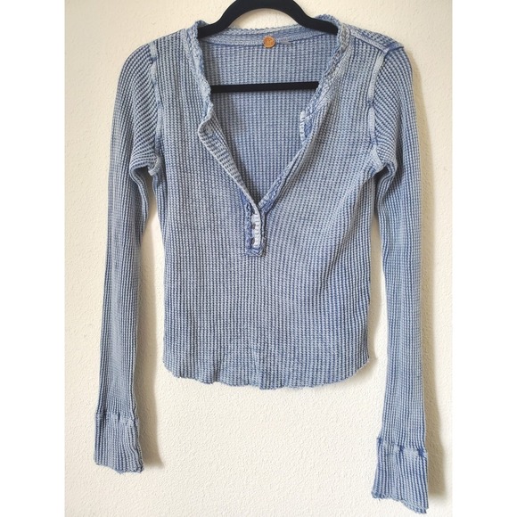 Free People FP One Colt Thermal Top Blue Waffle Knit Henley Medium Distressed - Picture 12 of 13